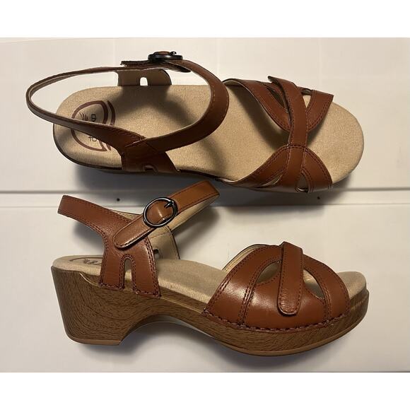 Dansko Women’s Size 38 US 6.5-7 Season Sandals Camel Leather Strappy Comfort - Picture 1 of 10
